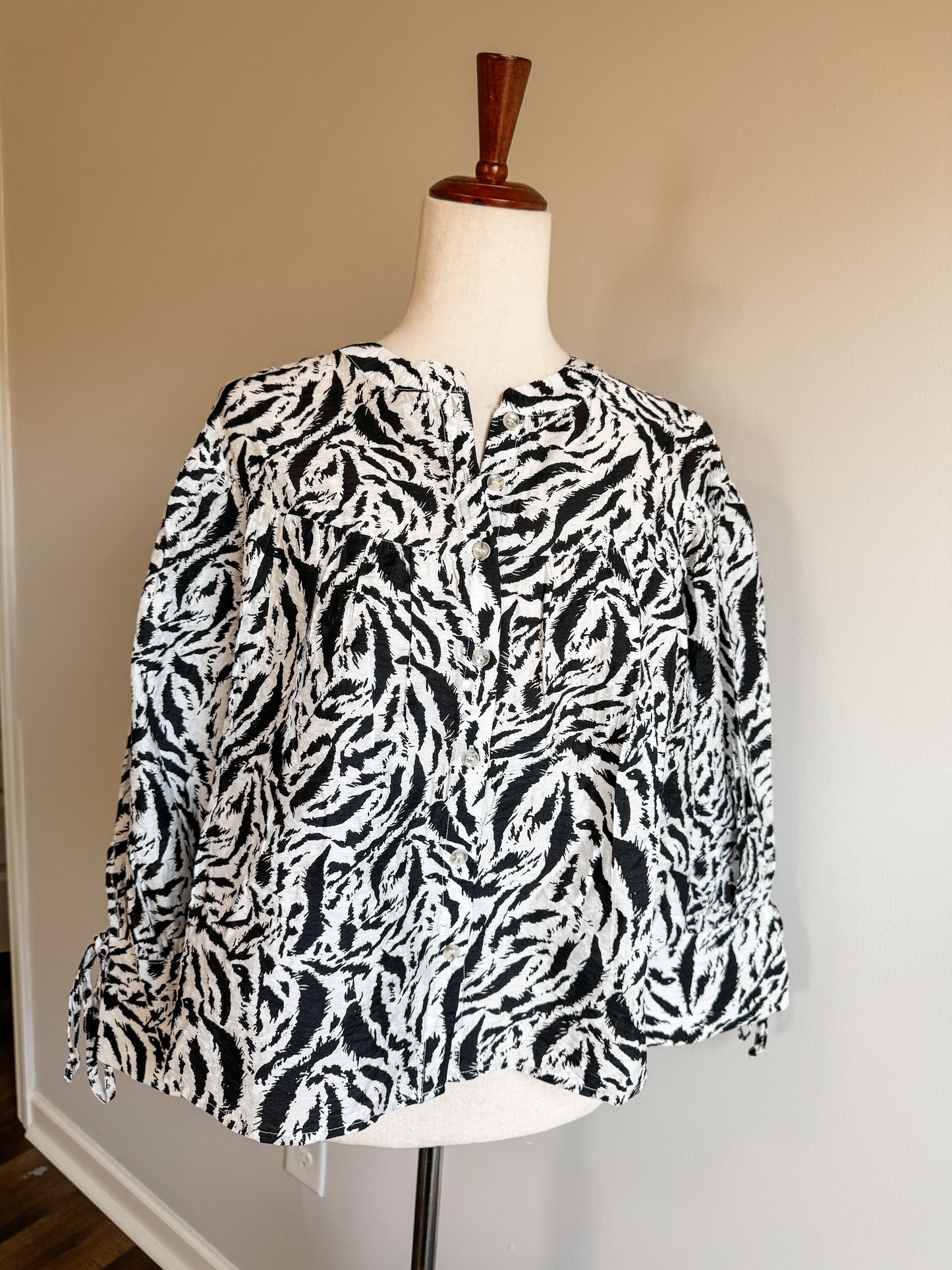 Black White Print Button Up S