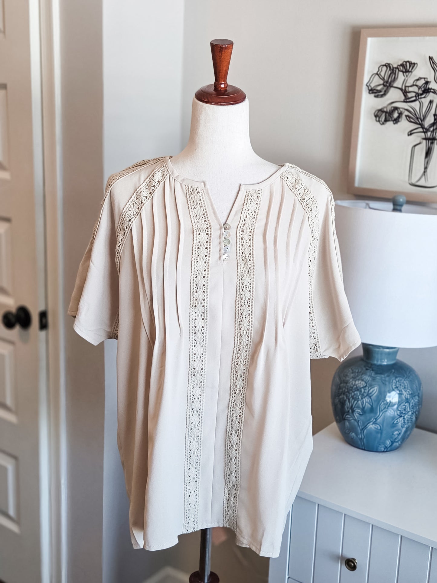 Cream Top with Pretty Trim XL/1X