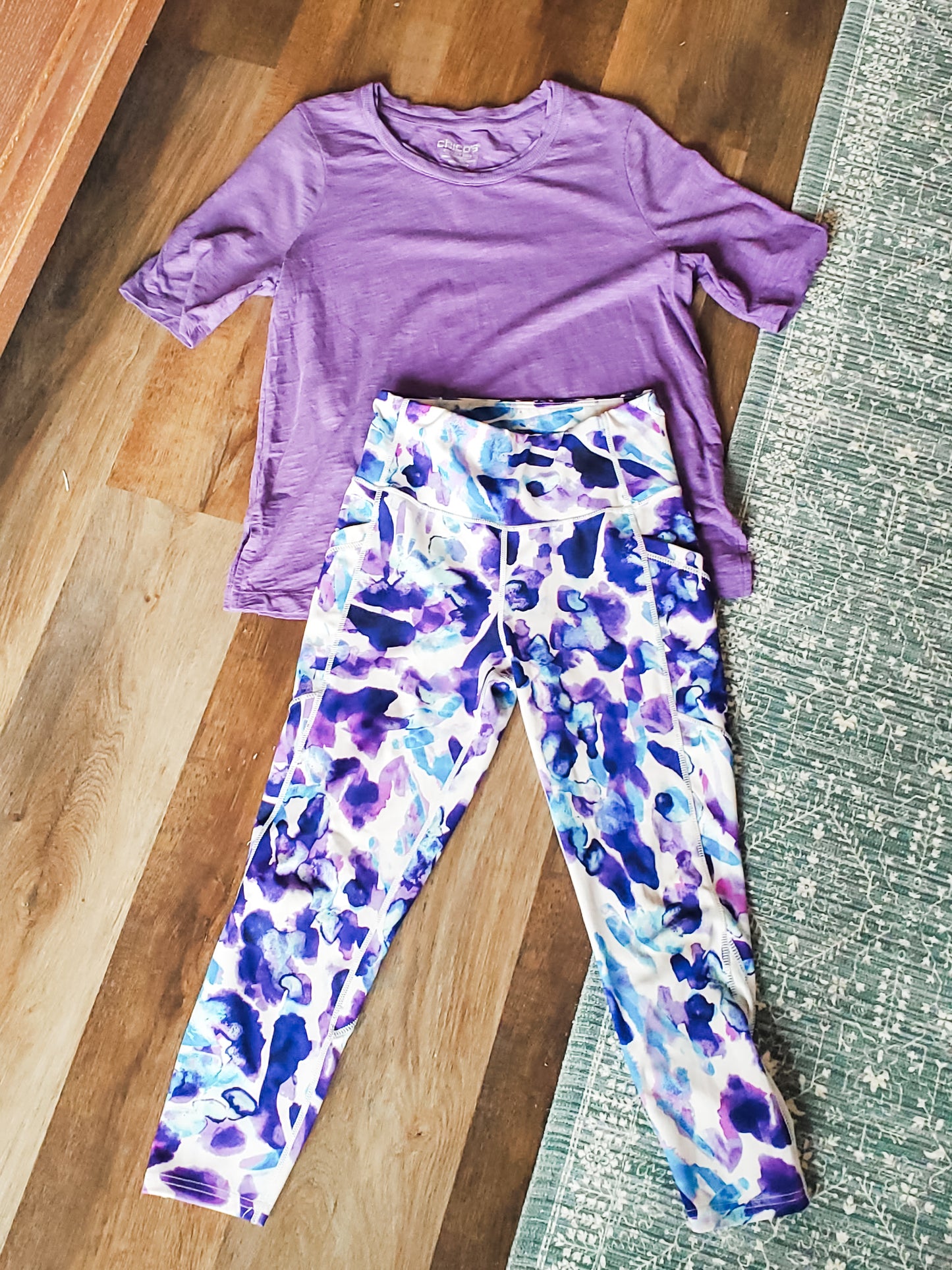 OUTFIT Tee+Leggings S/M