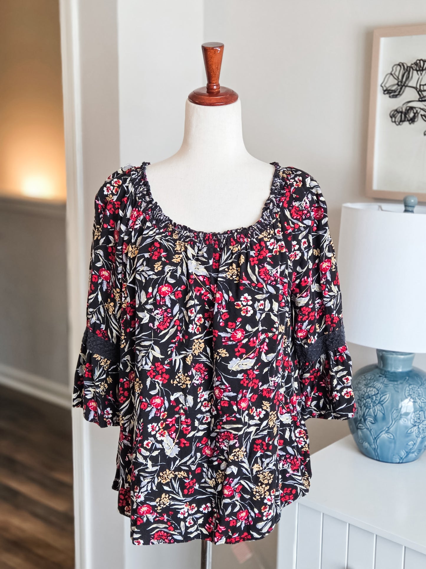 Black Red Gray Floral Top L