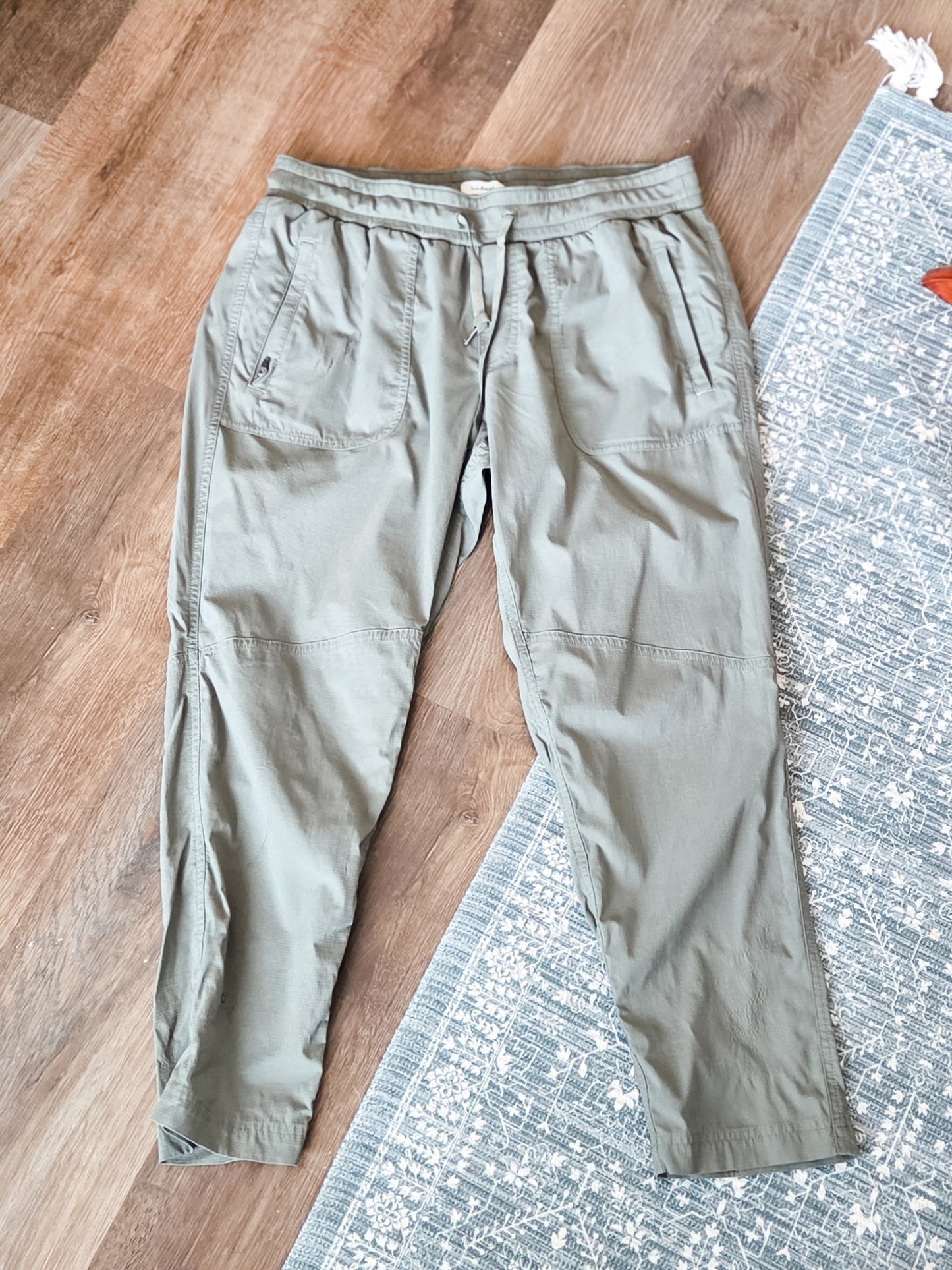 Green Athletic Pants M Petite