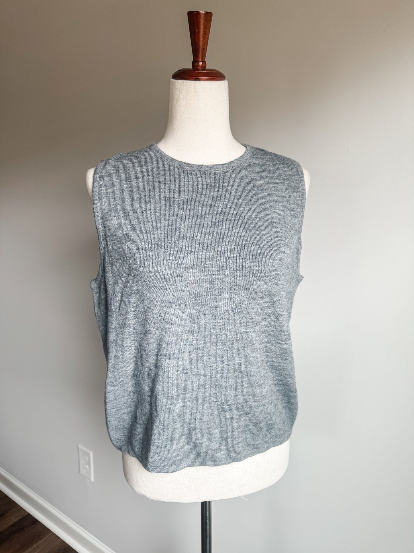 Gray Cropped Sweater Tank L