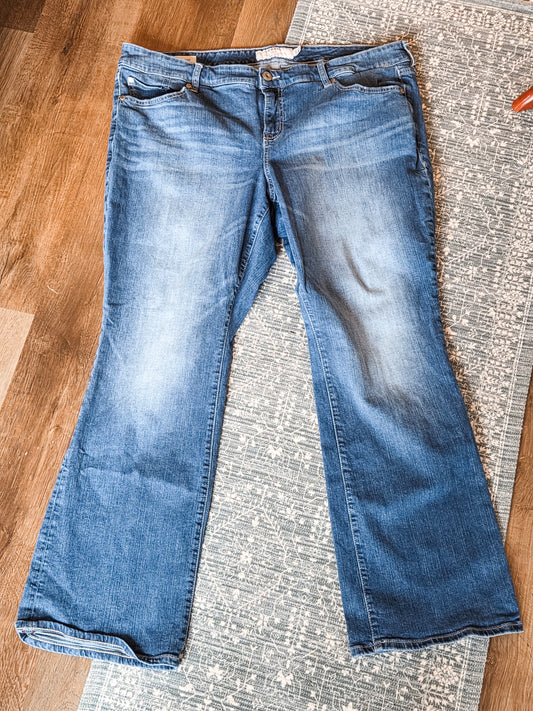 “Slim Bootcut” Jeans 20 Short