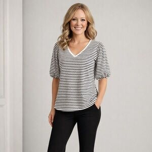 Black Cream Textured Top 22/24W