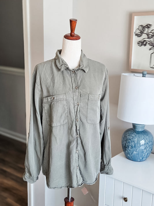 Green Button Up M