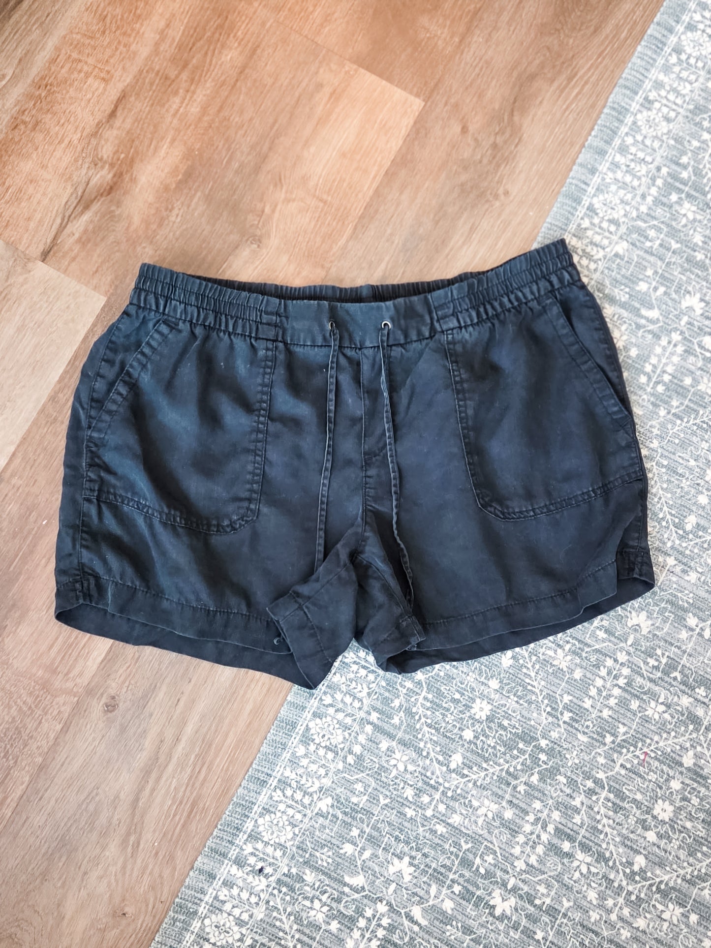 Black Shorts L