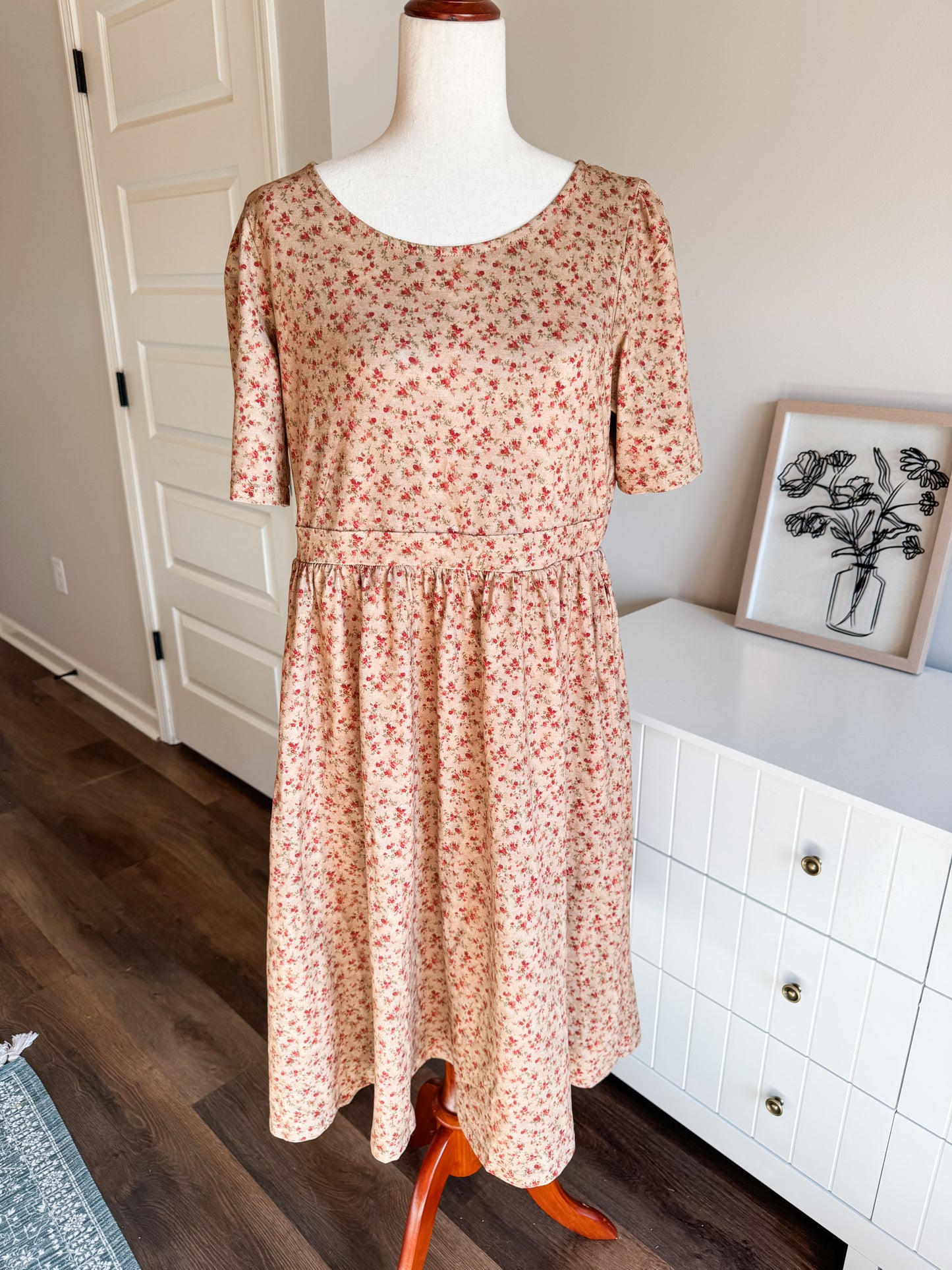 NWT Tan Red Floral Dress L