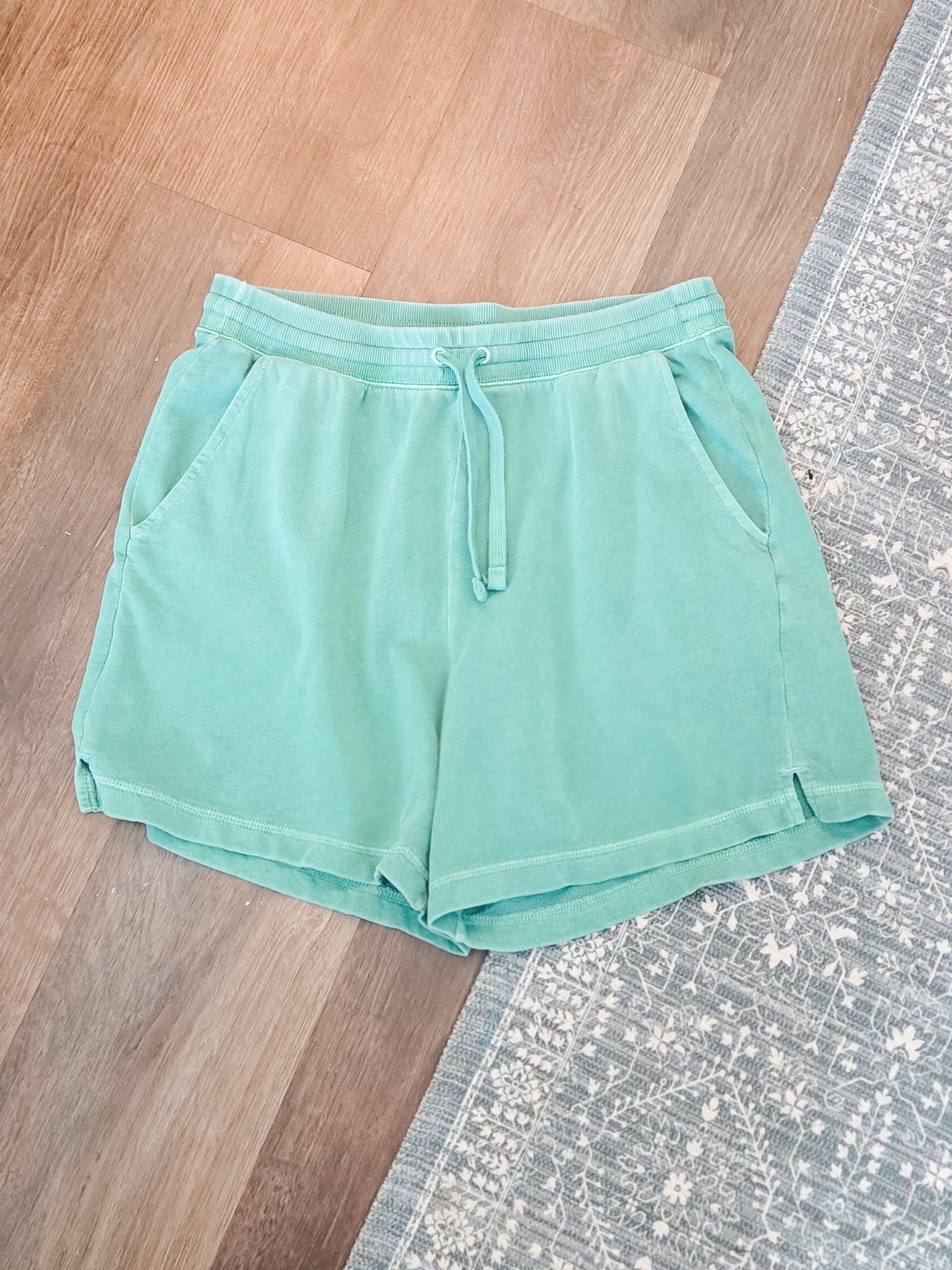 Green Shorts M