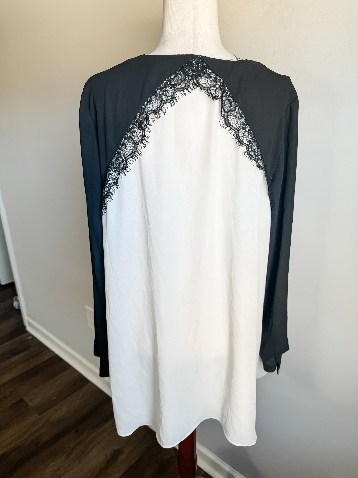 Black White Lace Sheer Top 1X