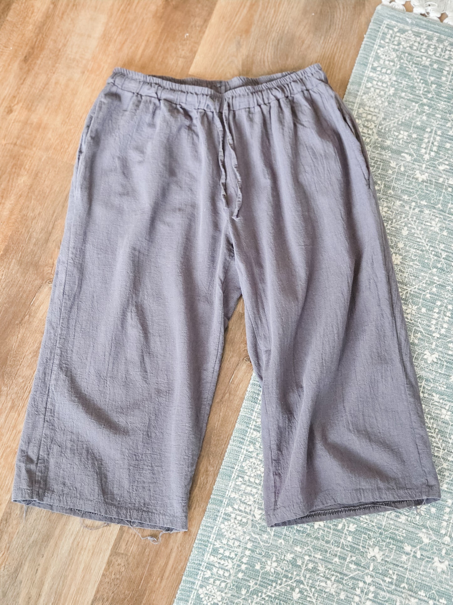 Gray Cropped Pants XL