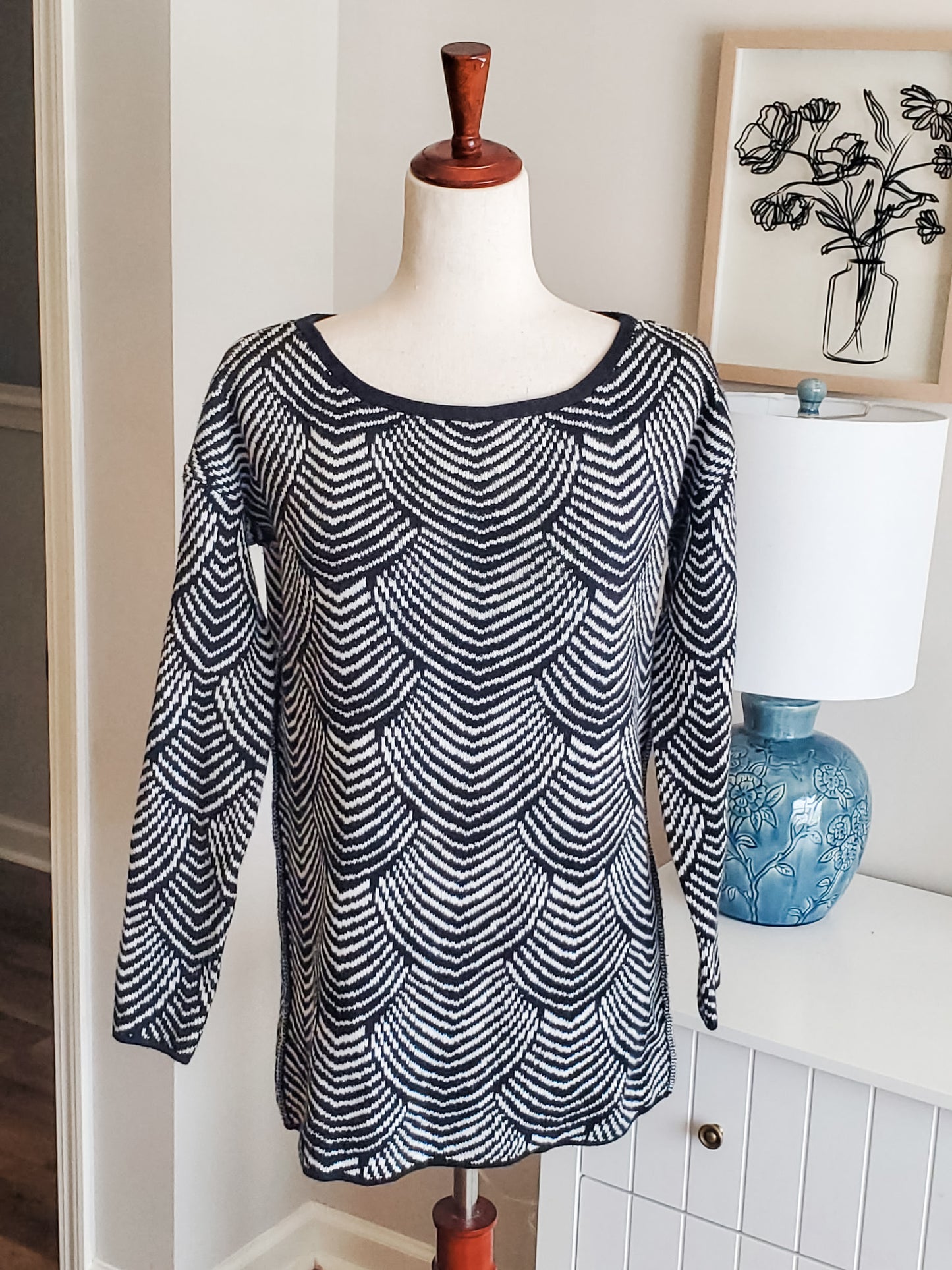 Black White Sweater M