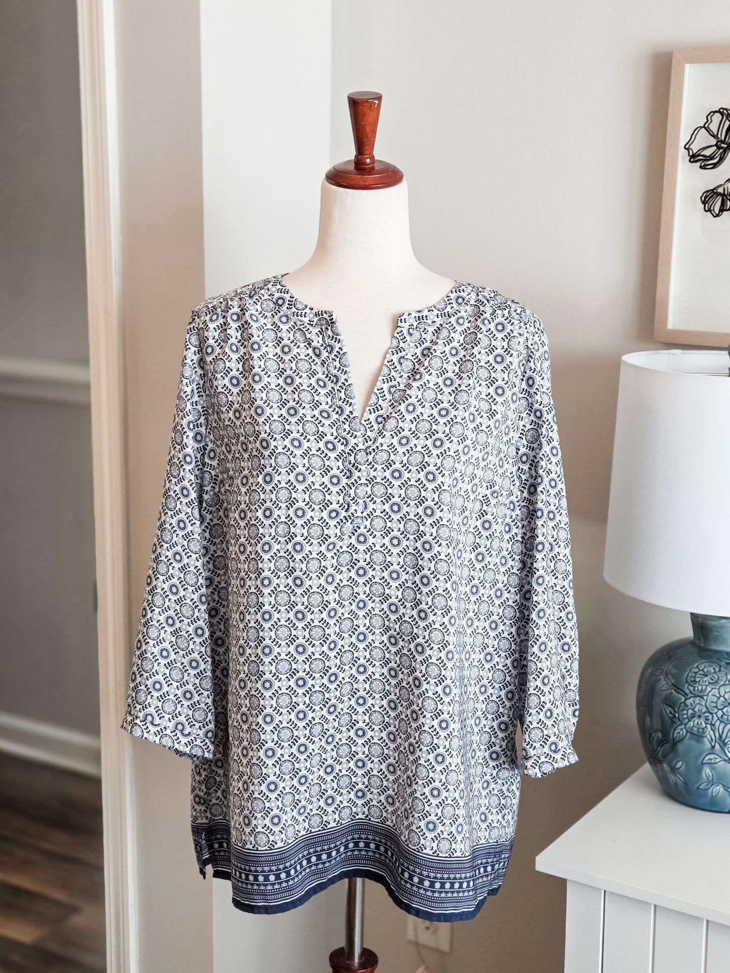 Navy Gray White Print Top L