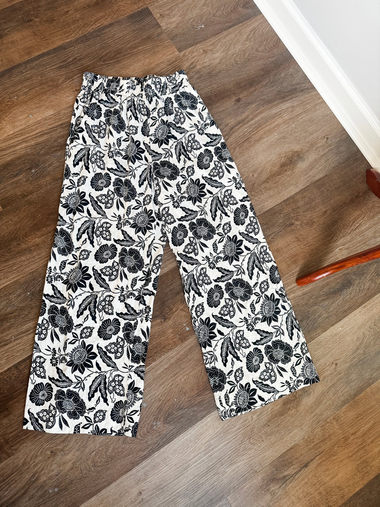 Cream Black Floral Pants XS