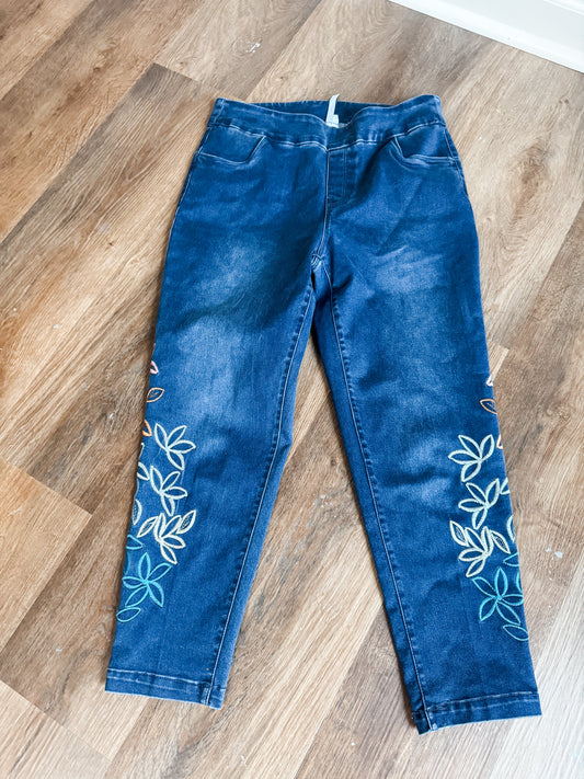 Cropped Embroidered Jeans 4