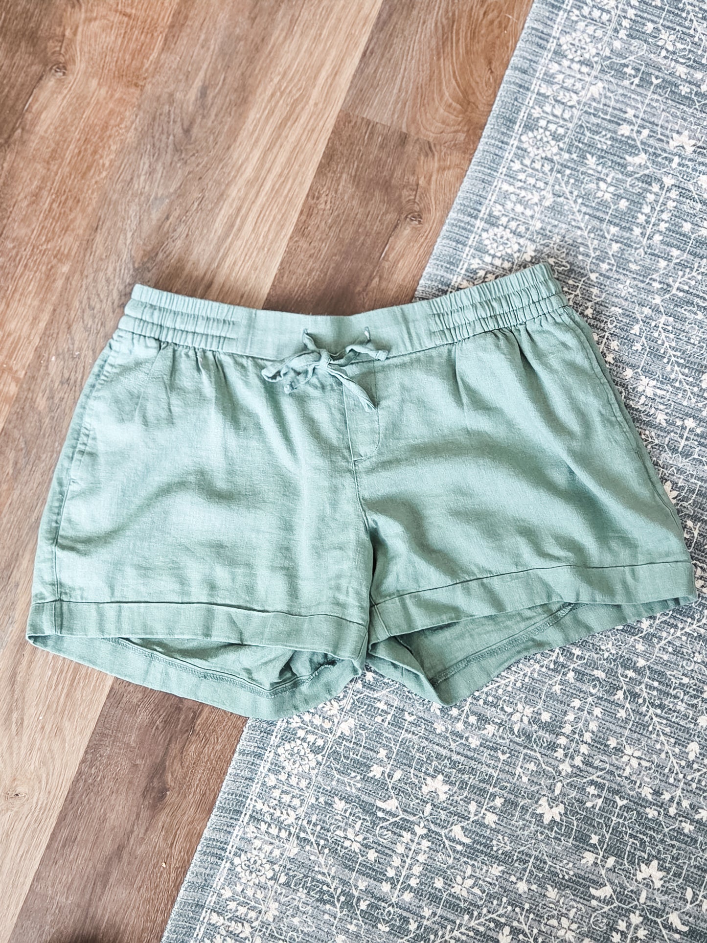 Green Shorts M