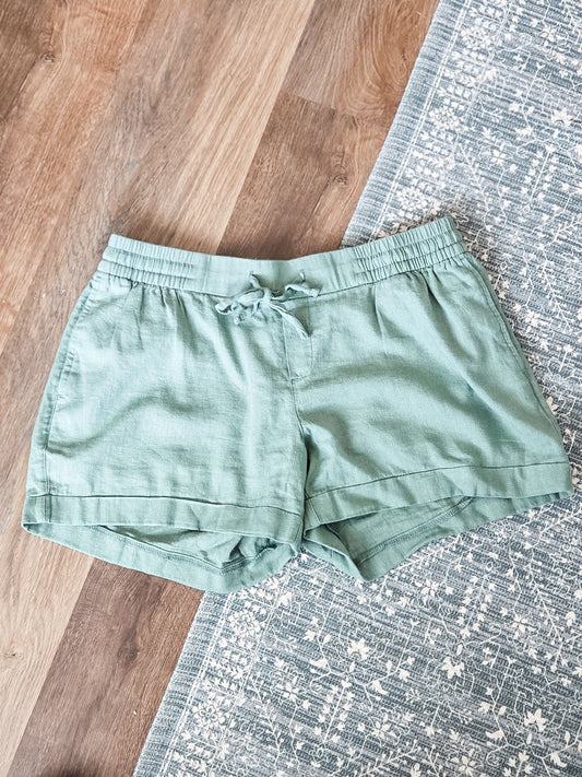 Green Shorts M