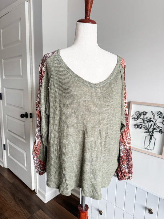 Green Top Print Sleeves L