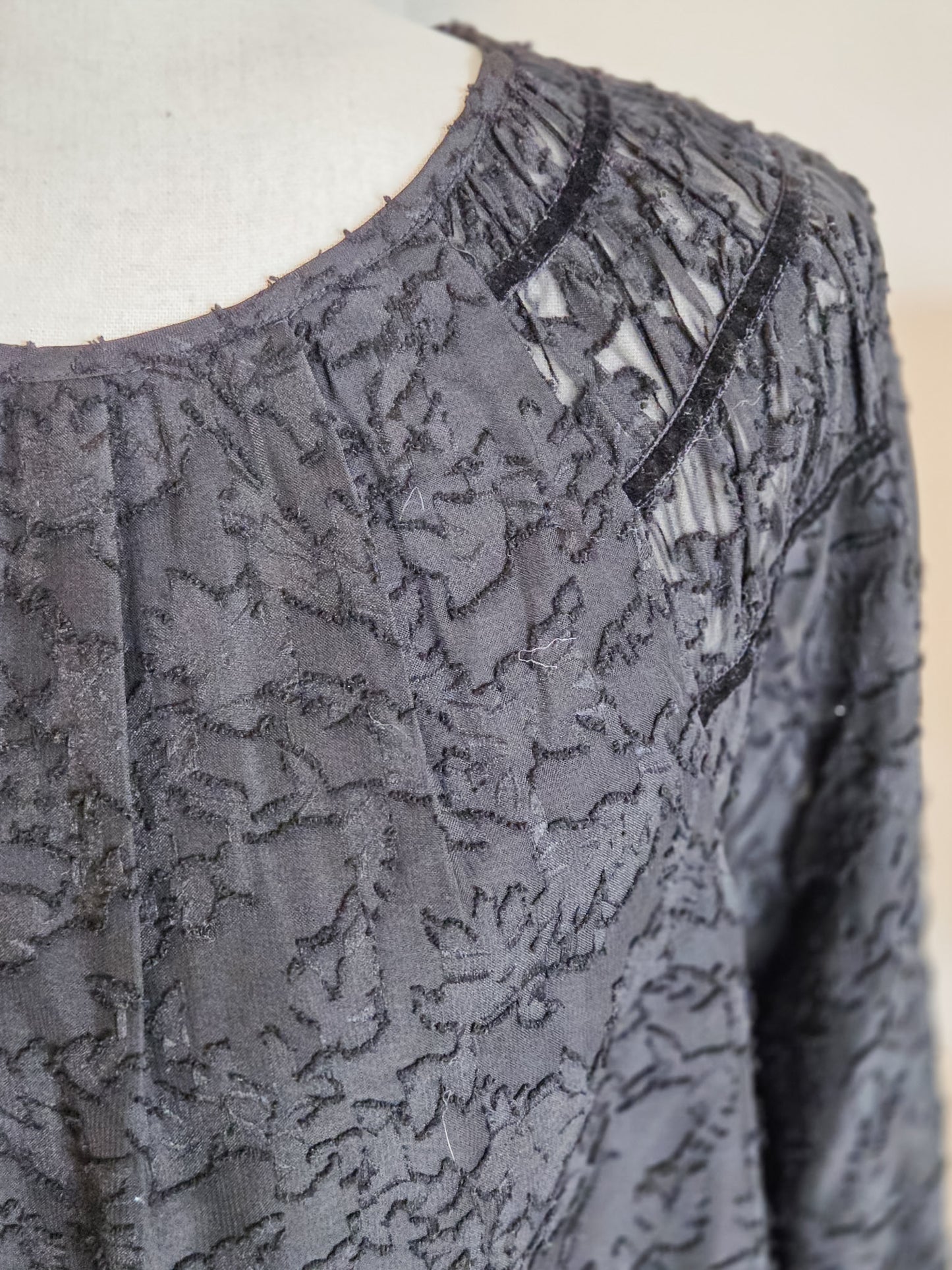 Black Embossed Top M