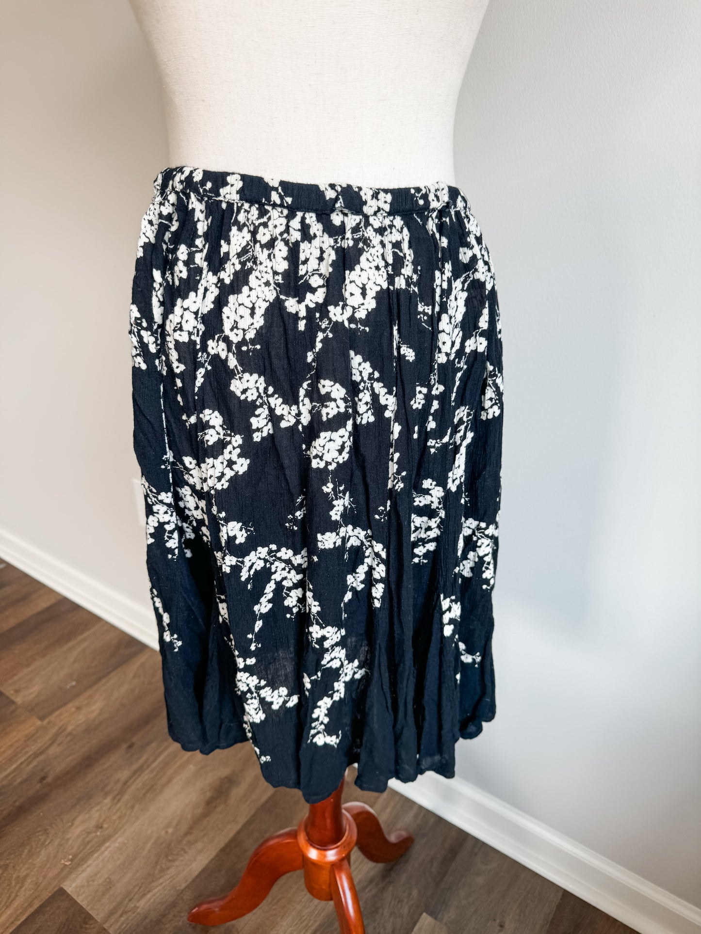 Black and White Floral Skirt M