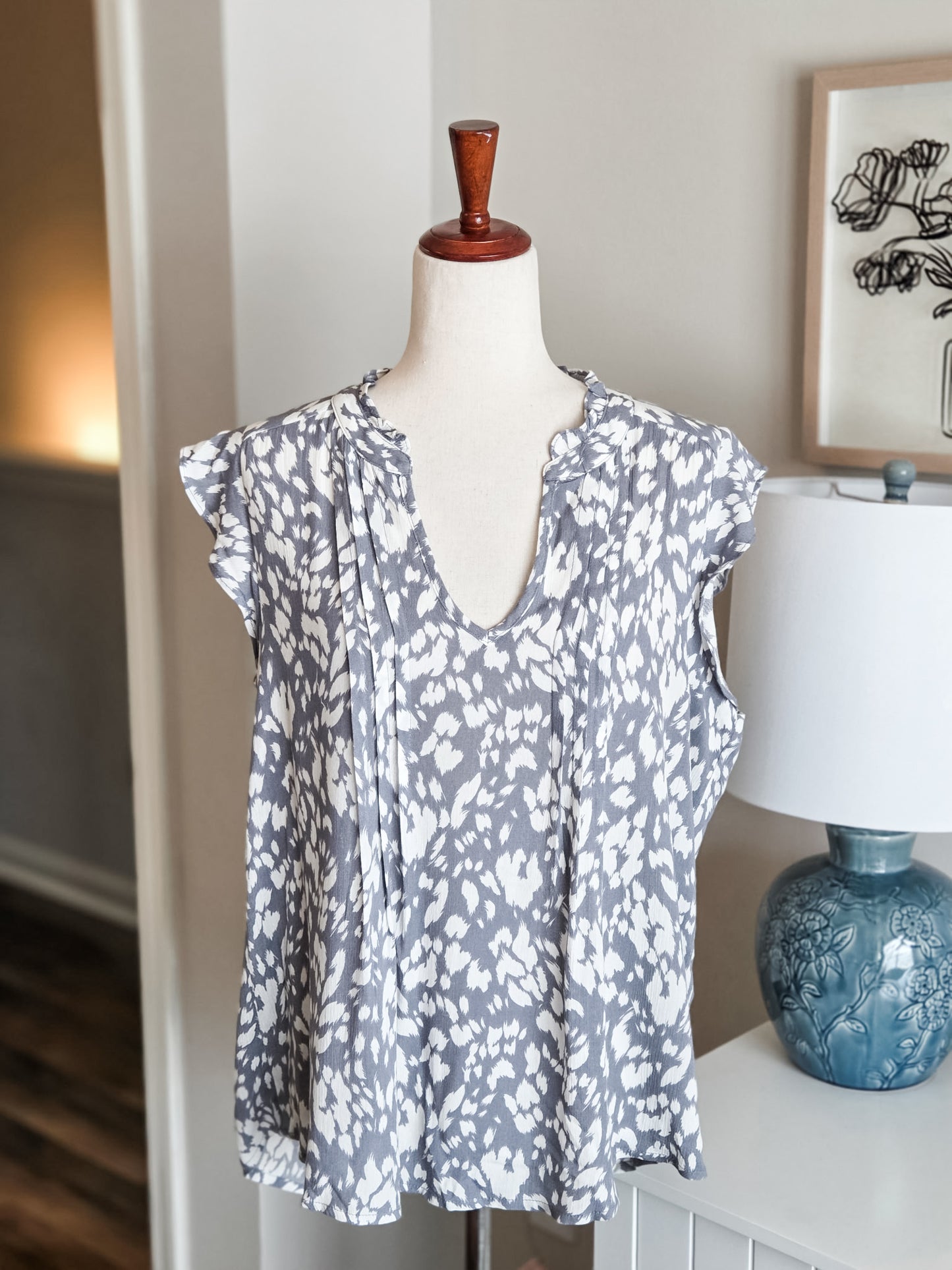 Gray White Print Top M