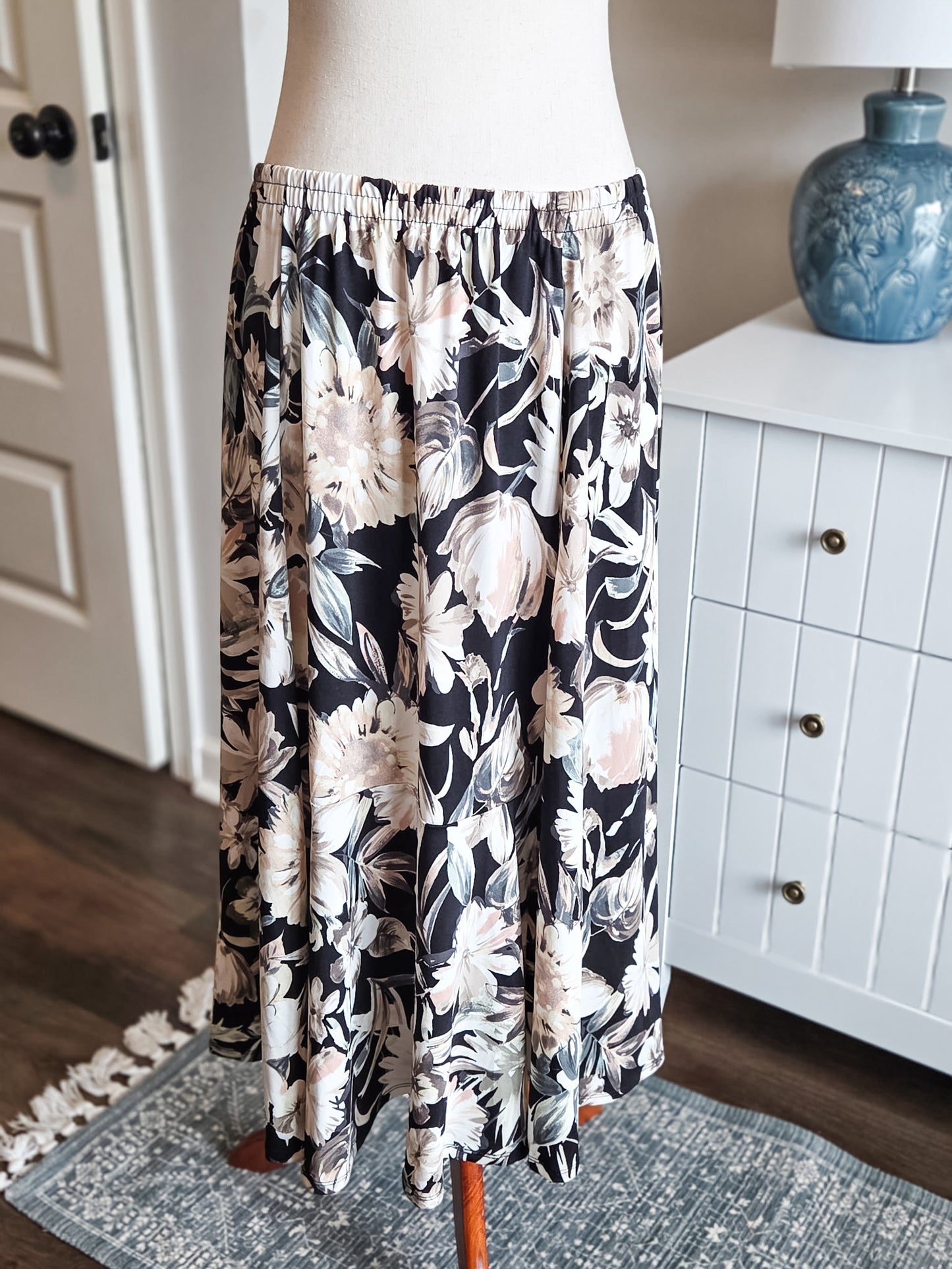 Black Floral Skirt XL